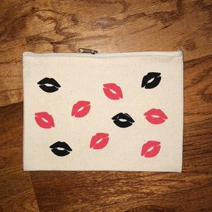 Lips make up bag